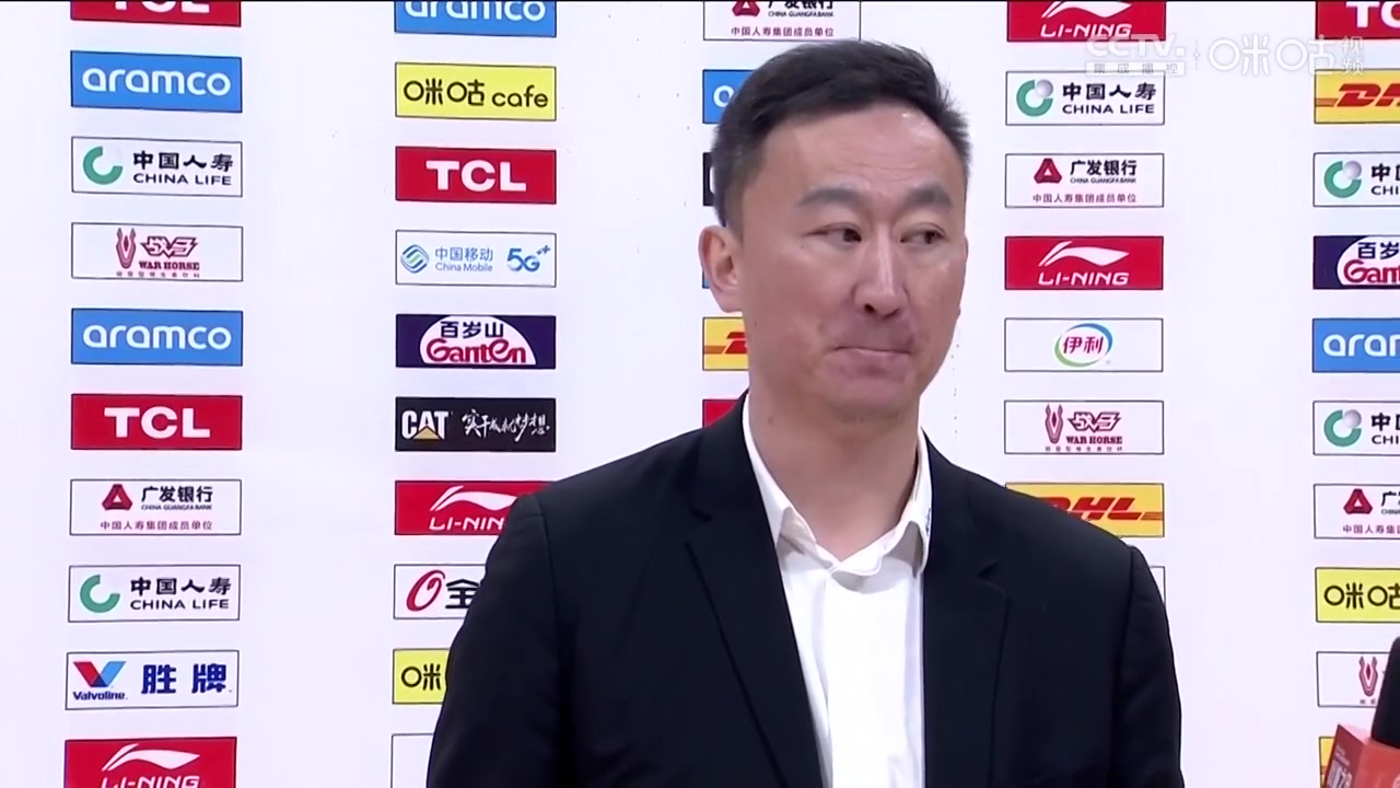 DB真人旗舰满意发挥！刘维伟：杨瀚森和王睿泽在攻防两端都做得很到位