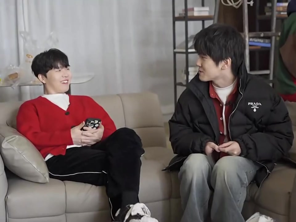 DB真人旗舰JackeyLove分享视频：和义进预祝大伙春节快乐！