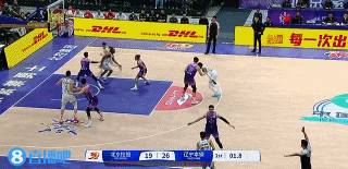 DB电子官网手起刀落！威尔斯接球迎着防守命中漂移压哨三分