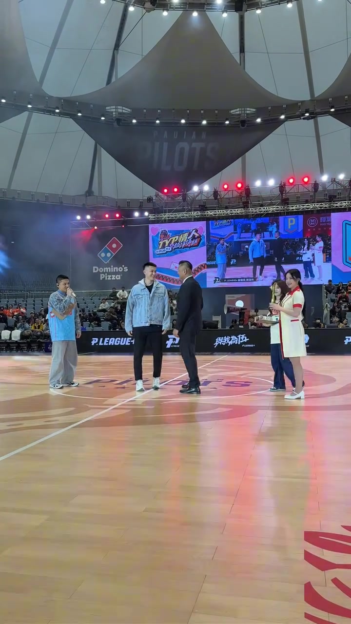 DB官网在线登录入口😡不要乱摸好吗？“黑人”咸猪手韩国美女啦啦队员 遭球迷怒喷