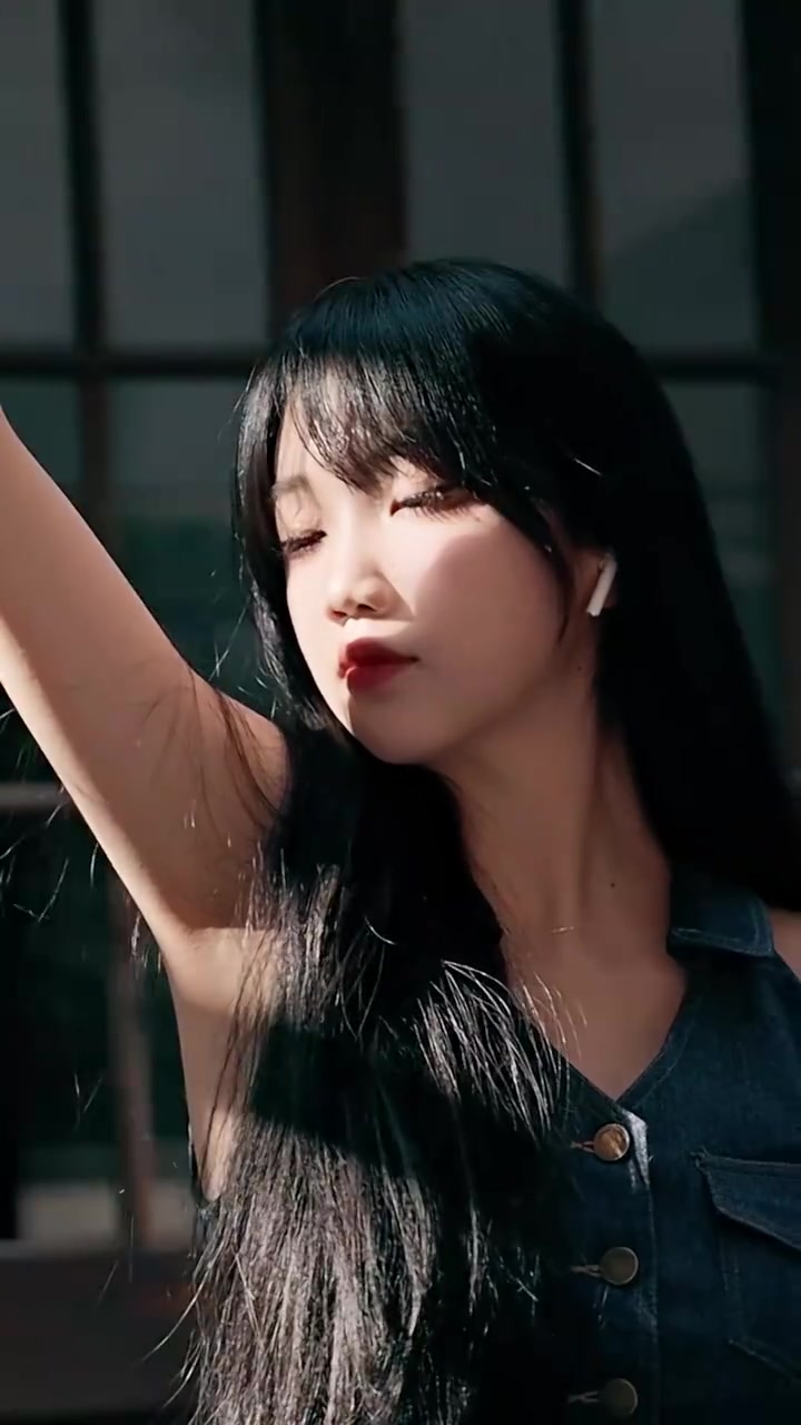 DB官网在线登录入口LPL主持十月分享视频：向着太阳努力奔跑吧