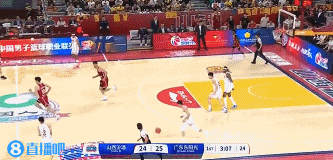 DB视讯官网我不光能防守！黄荣奇反击一条龙对抗打成2+1！杜锋拍头鼓励！