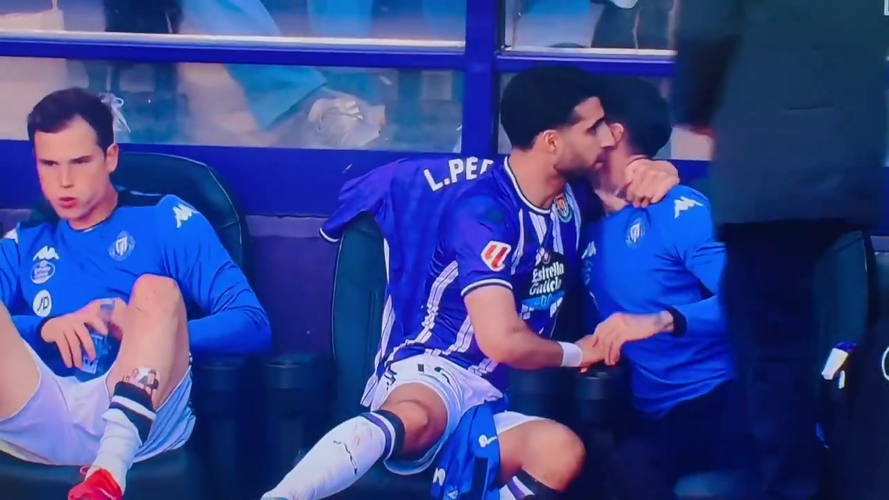 DB真人旗舰在替补席拳打队友💣巴拉多利德对赛中内讧的两名球员罚款处罚