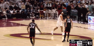 DB电子官网克城蜘蛛侠🕸！米切尔连砍10分浇灭热火 末节17分&全场30+6+6