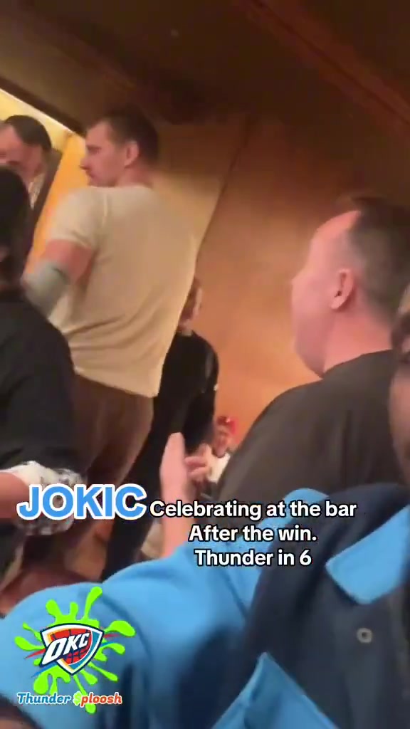 DB视讯官网约基奇G1赛后与哥哥们在俄城酒吧庆祝 雷霆球迷：我们六场拿下！