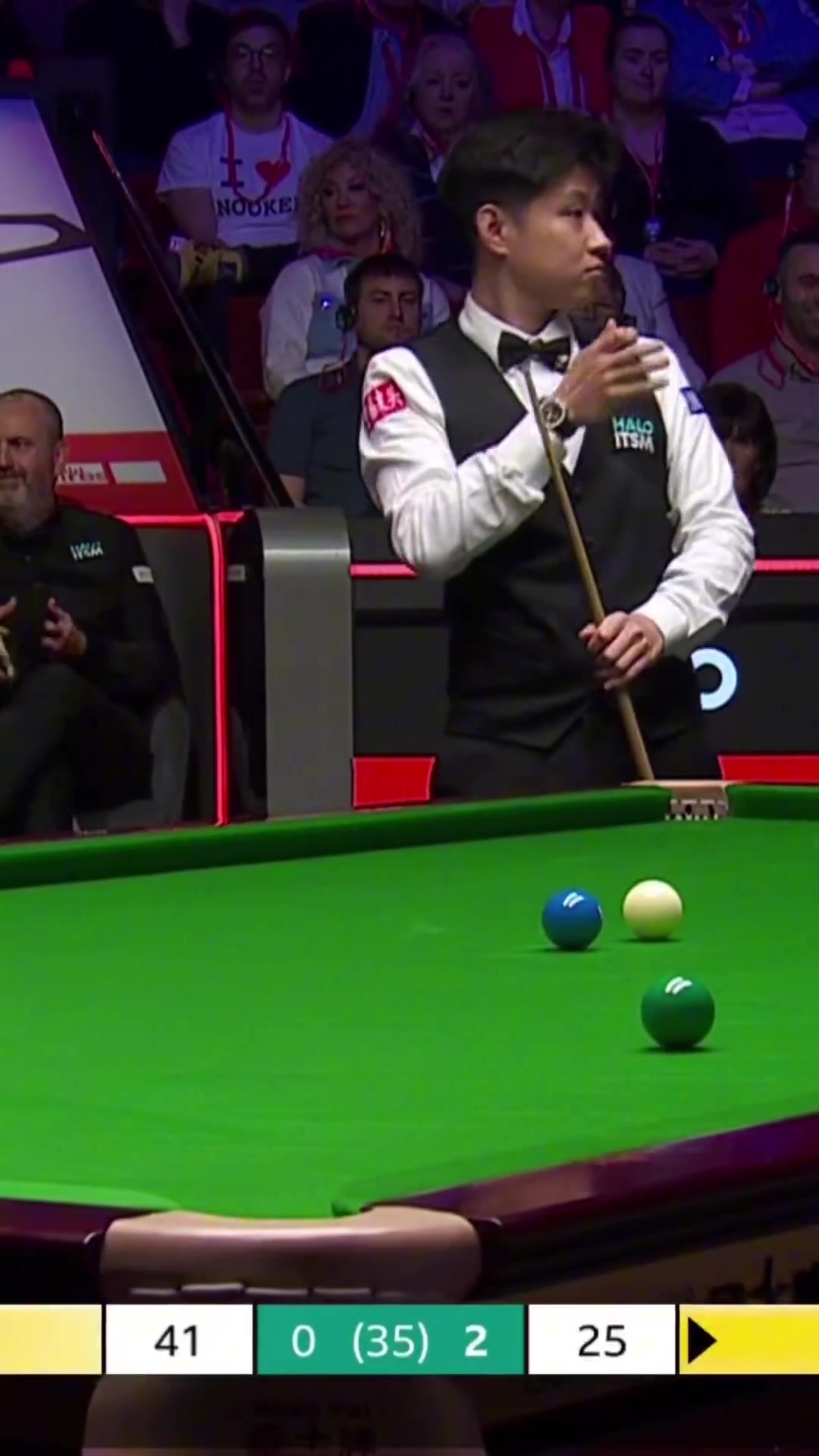 DB官网在线登录入口不速之客！赵心童准备击球数次被苍蝇影响，逗笑美女裁判波兹诺娃