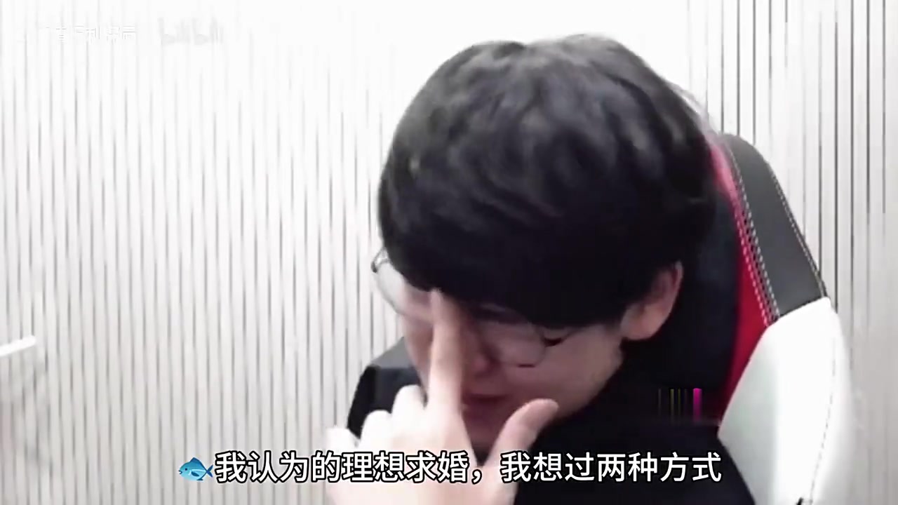 DB视讯官方登录入口丫还挺懂浪漫！Gumayusi谈理想求婚场景：要么家里安静低语，要么钟楼下跪着