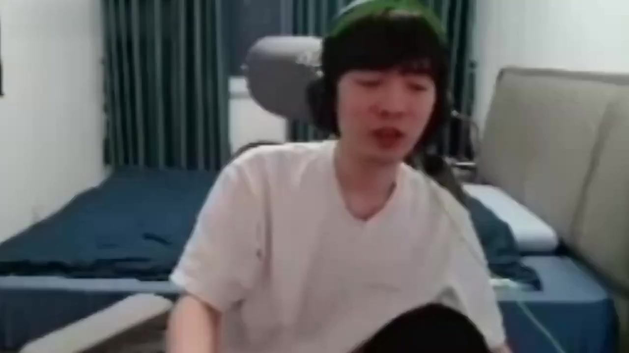 DB官网在线登录入口Cryin：我感觉S9的Uzi比S8厉害啊，伤害占比经常干到四五十